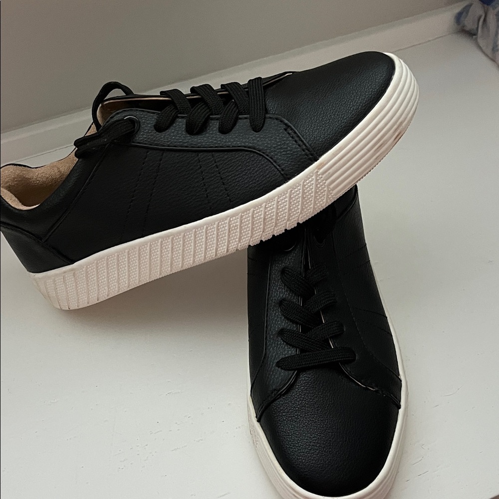 SOUL Naturalizer Kids Black Leather Sneakers